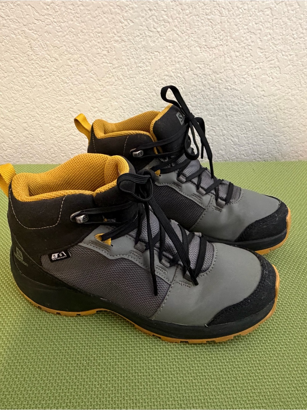 Salomon Kids' Outward CSWP Boots Shoes Hiking Trail Size 4 Youth WATERPROOF